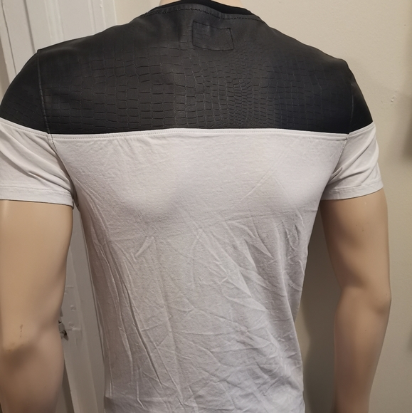 Guess Men's Croc Embossed Yoke Tee XS Black White - Picture 6 of 12